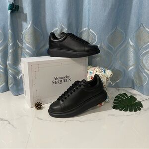 Alexander McQueen Men's Black Lace-Up Sneakers🌸🌸🌸